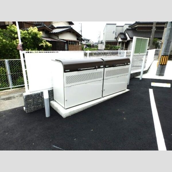 現地周辺 (ゴミBOX)