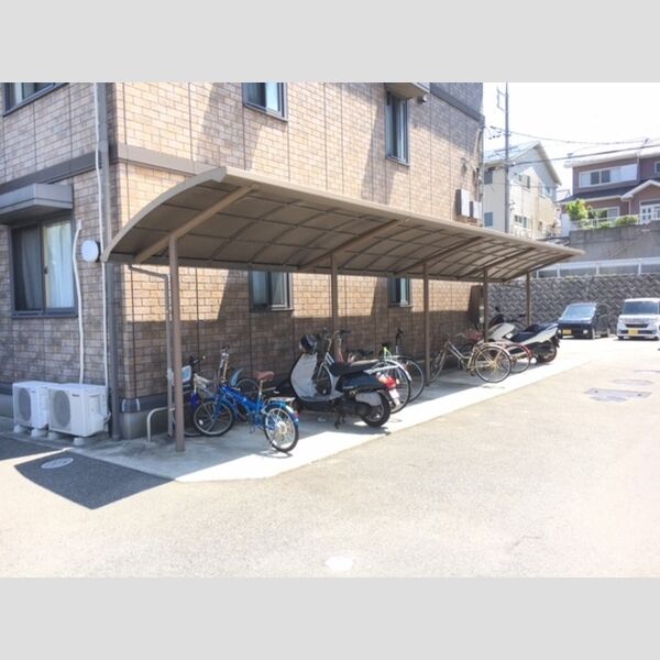 現地周辺 (駐輪場)