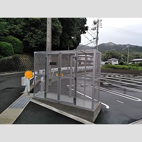 現地周辺 (ゴミステーション)
