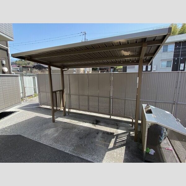 現地周辺 (駐輪場)