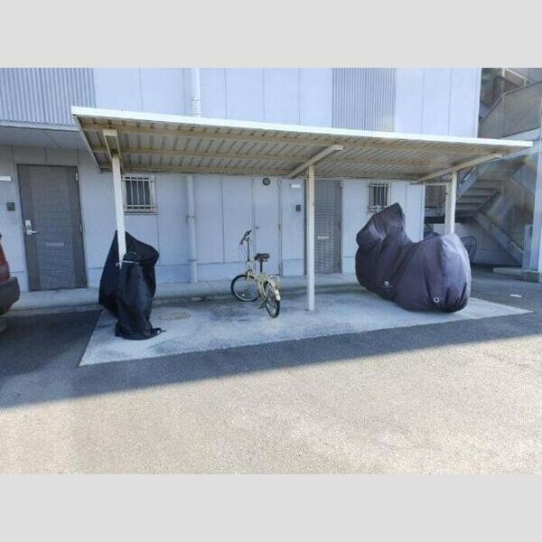 現地周辺 (駐輪場)