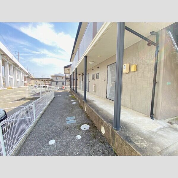 エントランス (玄関側通路)