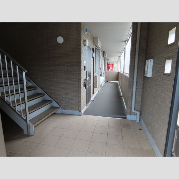 現地周辺 (エントランス後)