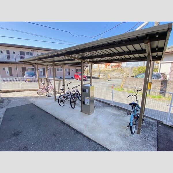 現地周辺 (駐輪場)