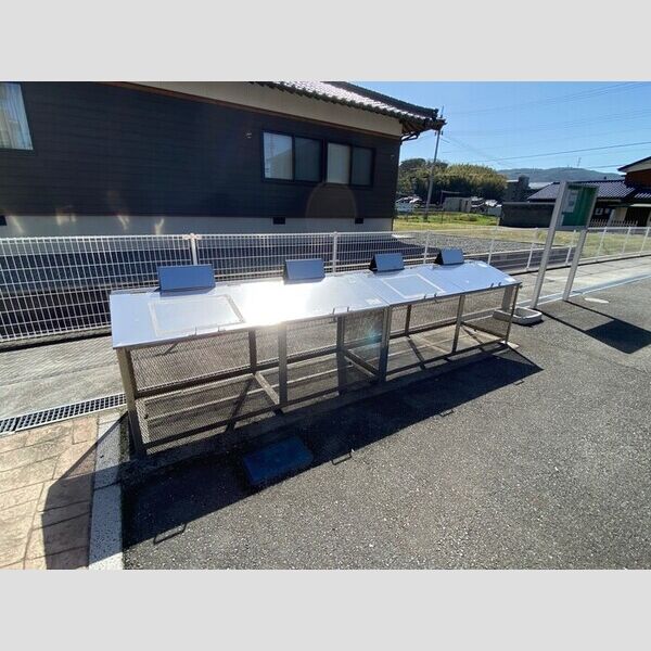 現地周辺 (専用ゴミ庫)