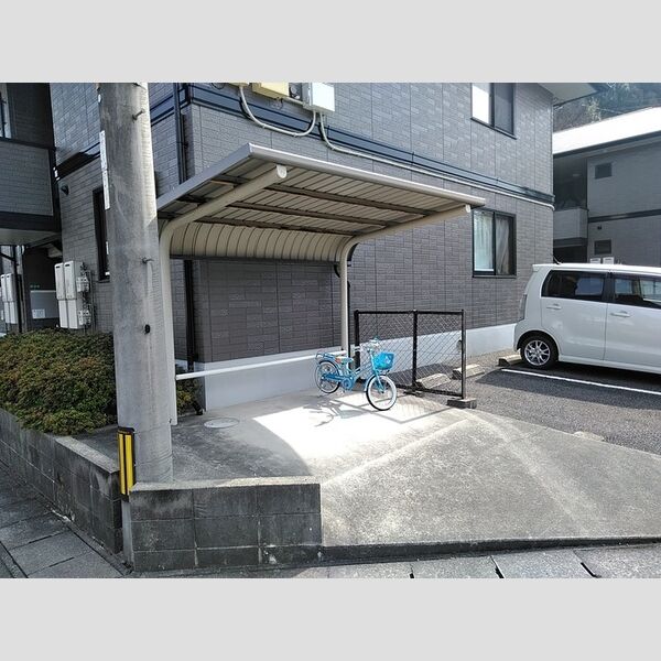 現地周辺 (駐輪場)