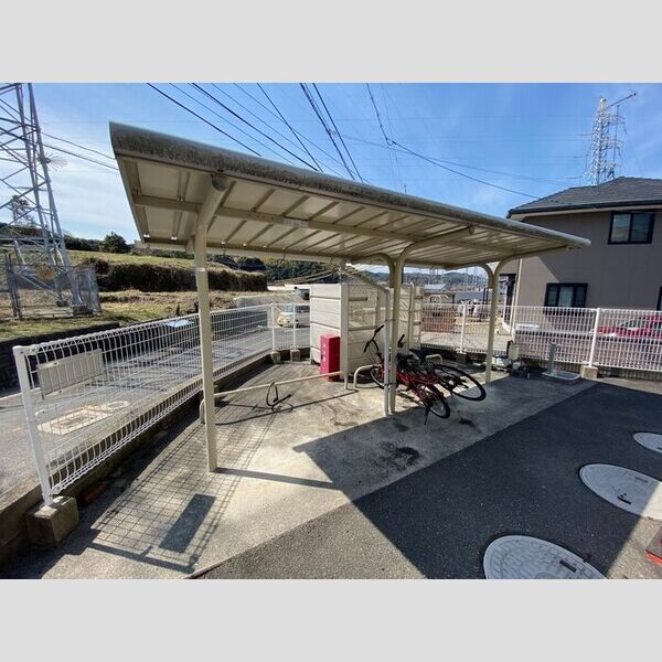 現地周辺 (駐輪場)