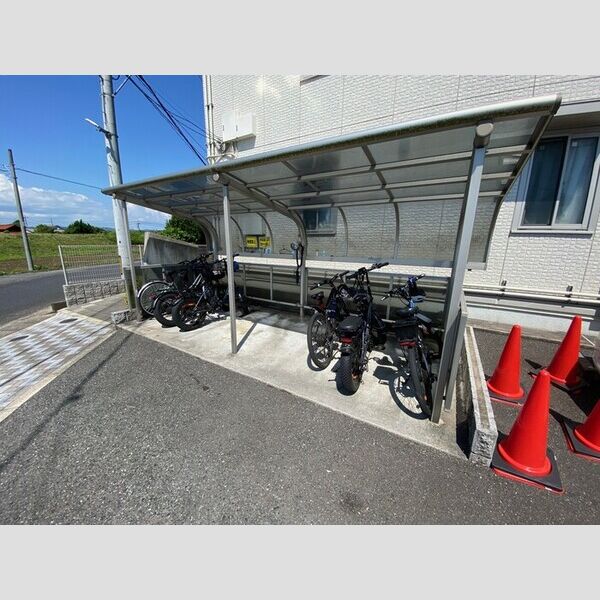 現地周辺 (駐輪場)