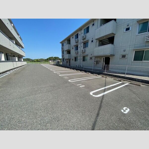 駐車場 (駐車場)