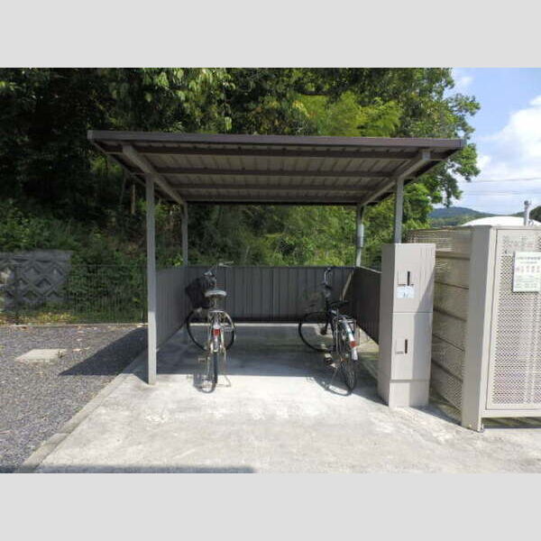 現地周辺 (駐輪場)