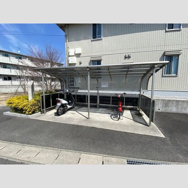 現地周辺 (駐輪場)