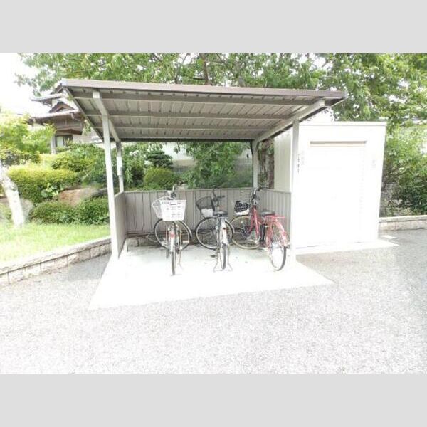 現地周辺 (駐輪場)