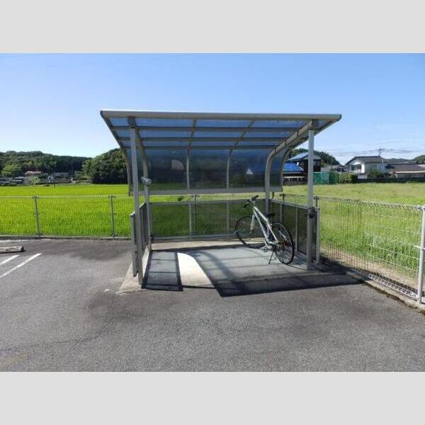 現地周辺 (駐輪場)