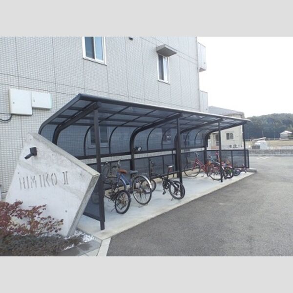 現地周辺 (駐輪場)