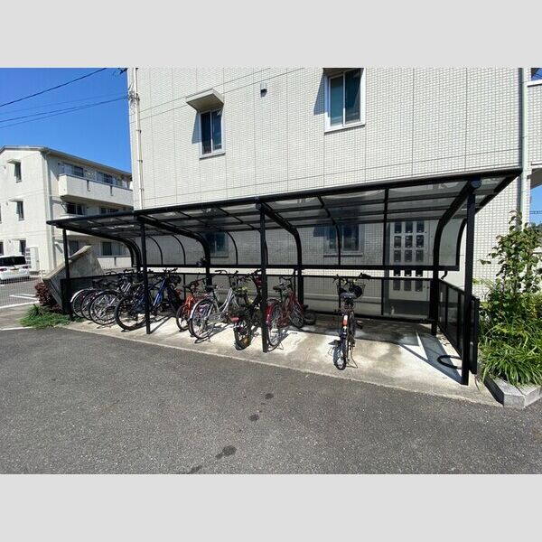 現地周辺 (駐輪場)