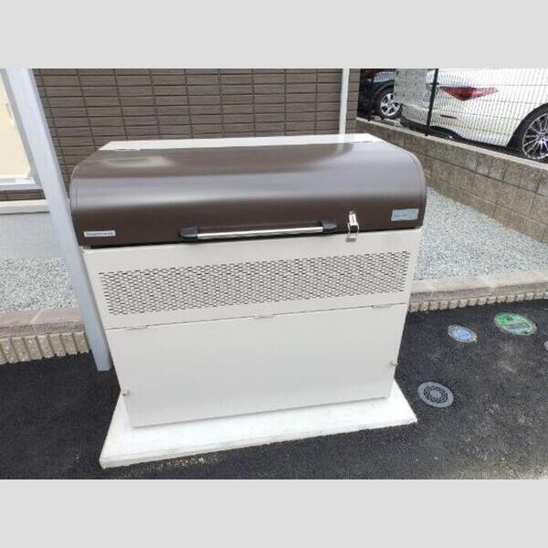 現地周辺 (敷地内ごみステーション)