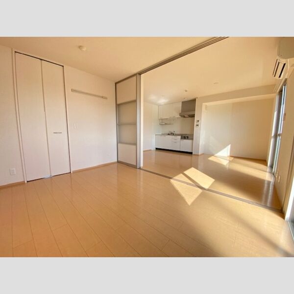 居室・リビング (洋室⇔DK)