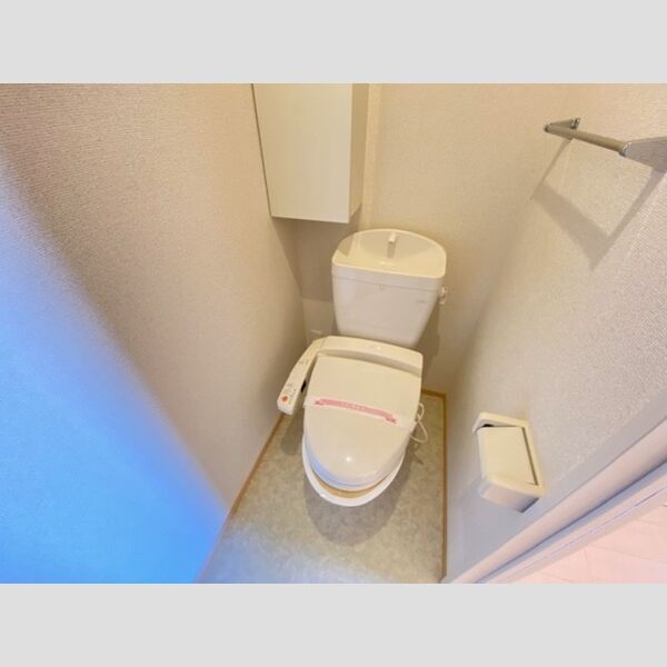 トイレ (トイレ)