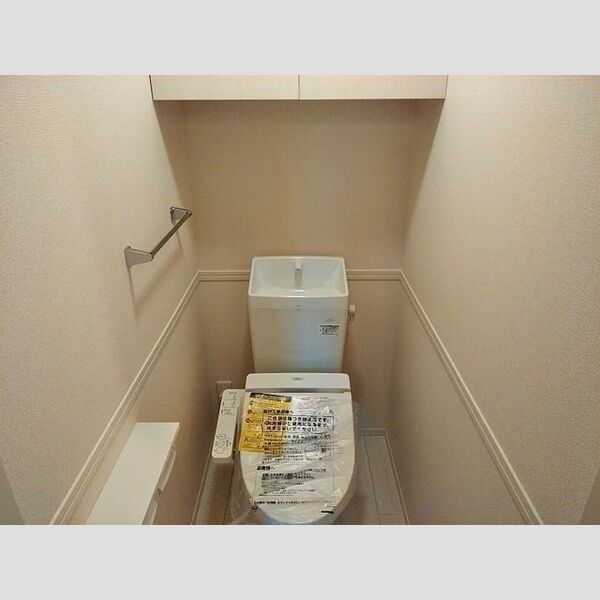 トイレ (温水洗浄暖房便座)