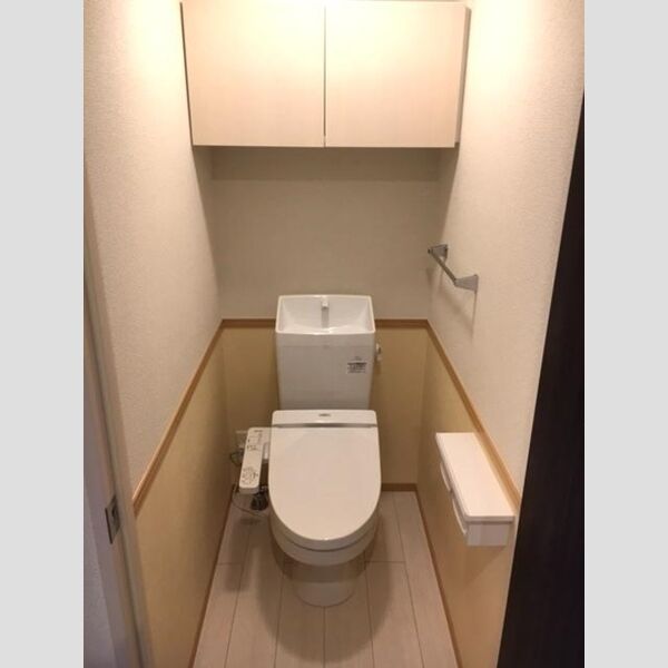 トイレ (トイレ)