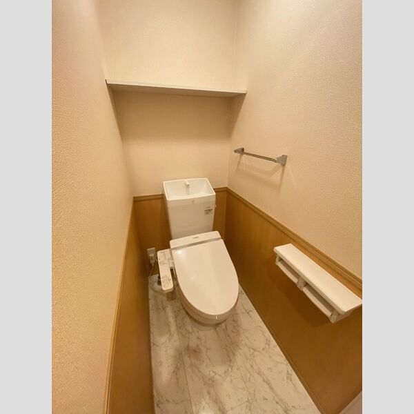 トイレ (トイレ)