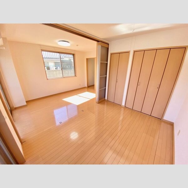 居室・リビング (洋室6.2帖⇔洋室4.9帖)