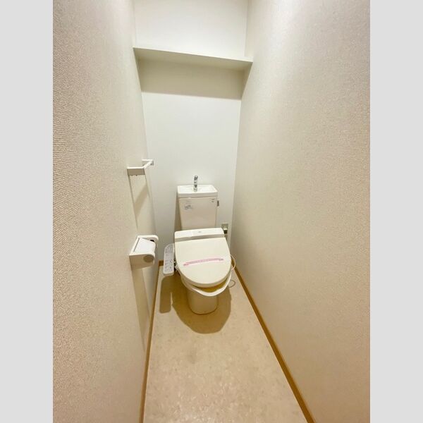 トイレ (トイレ)