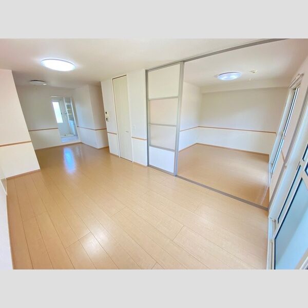 居室・リビング (LDK12.5帖⇔洋室6帖)