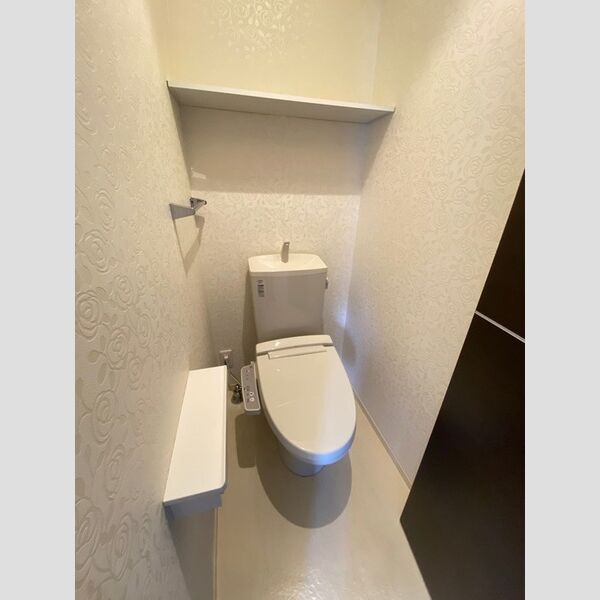 トイレ (トイレ)