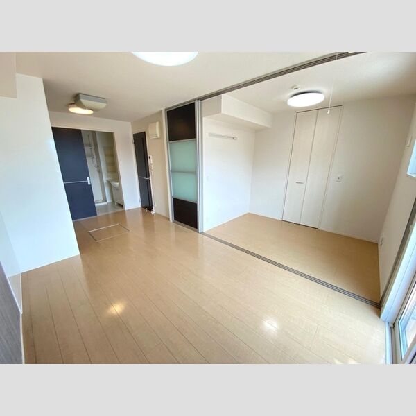 居室・リビング (LDK9帖⇔洋室3帖)