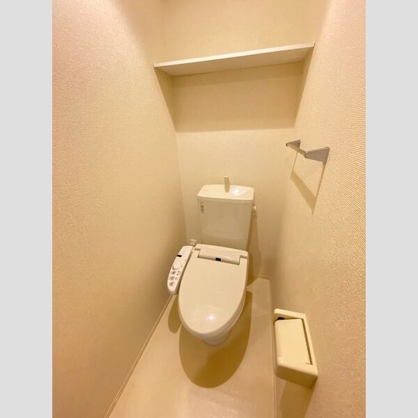 トイレ (トイレ)