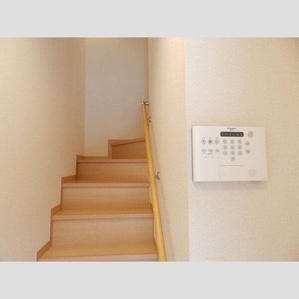 その他設備 (内階段、セキュリティ)