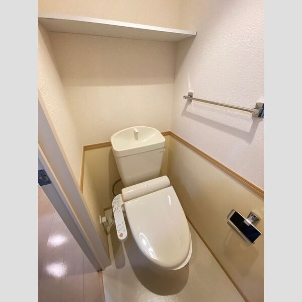 トイレ (トイレ)