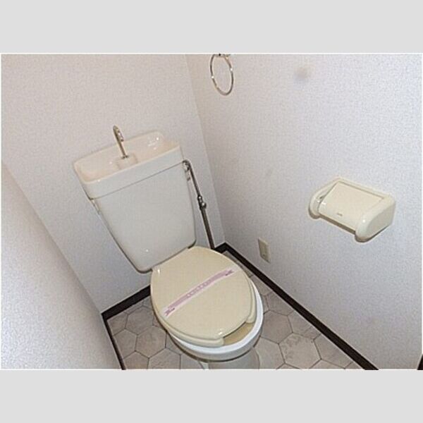 トイレ (トイレ)