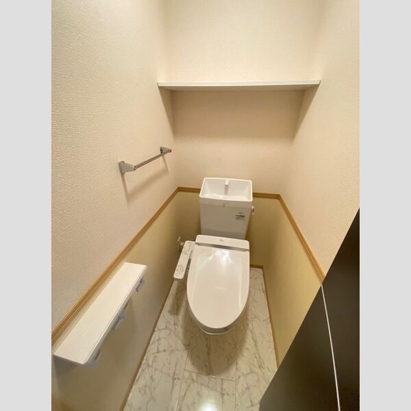 トイレ (トイレ)