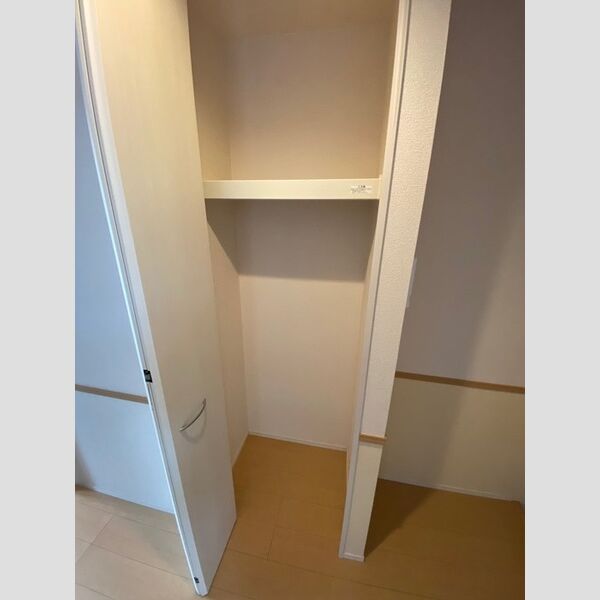 その他 (廊下収納)