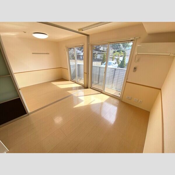 居室・リビング (洋室4.6帖⇔DK9帖)