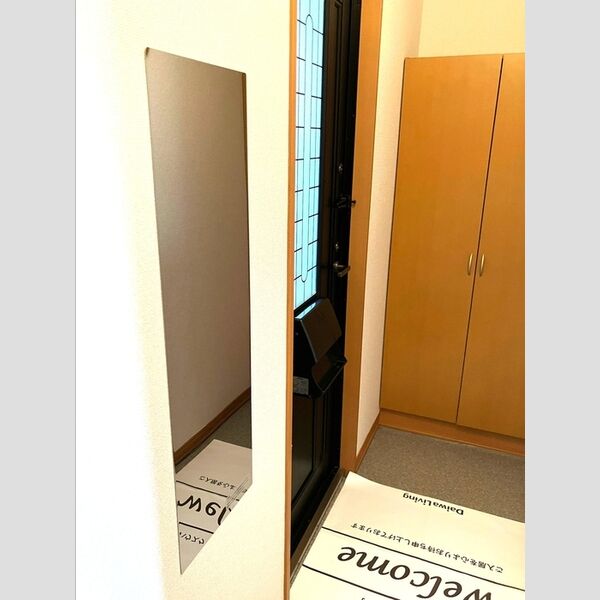 玄関 (玄関(シューズBOX、姿見鏡))