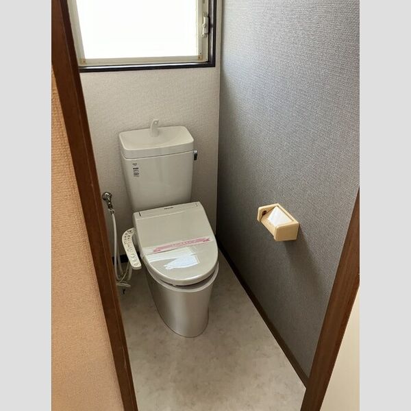 トイレ (トイレ)