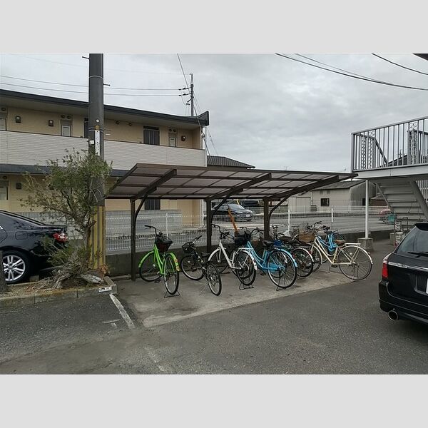 現地周辺 (駐輪場)