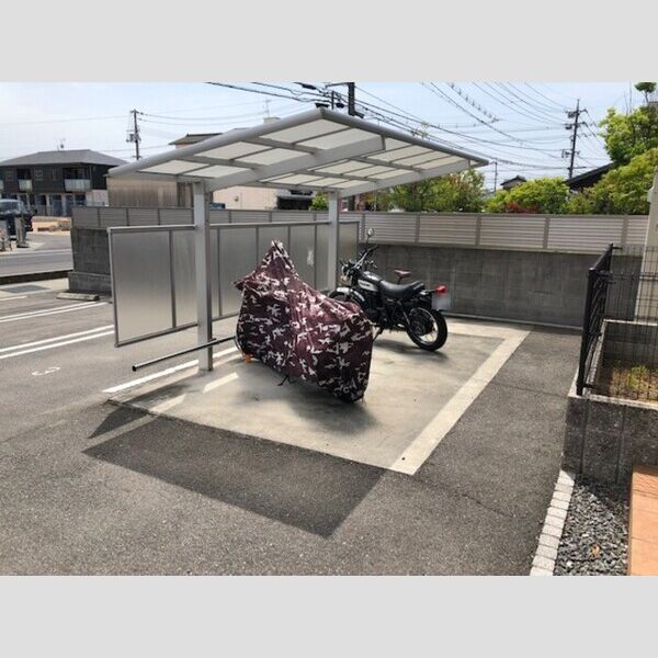 現地周辺 (駐輪場)