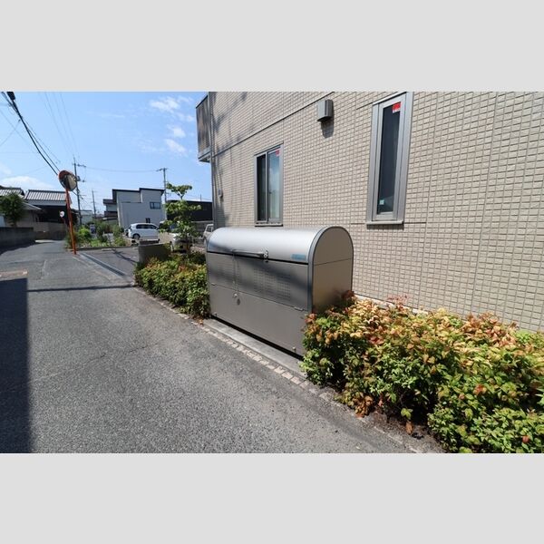 現地周辺 (ごみ庫)
