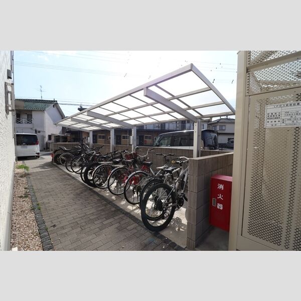 現地周辺 (駐輪場)