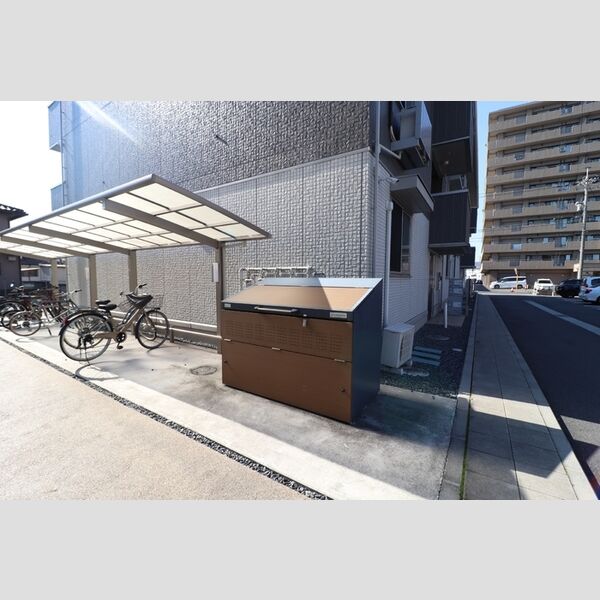 現地周辺 (ゴミ庫)