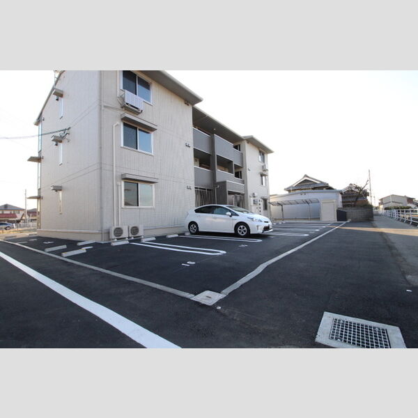 駐車場 (北側　駐車場)
