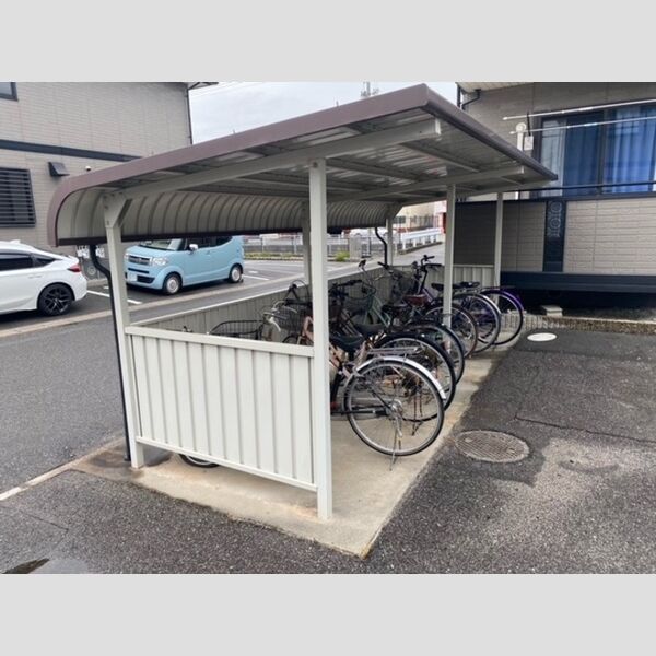 現地周辺 (駐輪場)