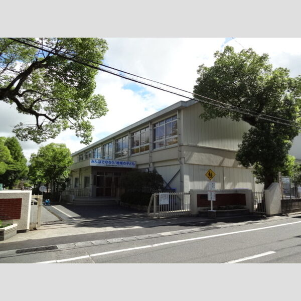 現地周辺 (岡山市立三勲小学校(824m))