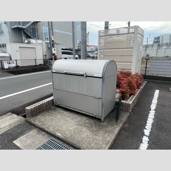 現地周辺 (ゴミ置き場)