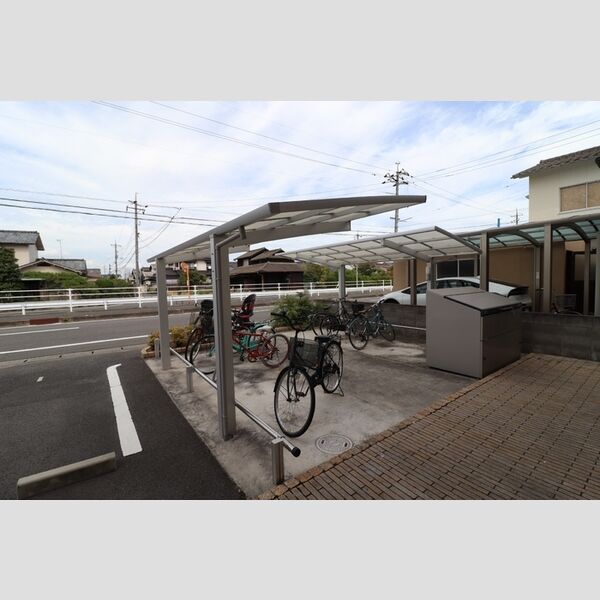 現地周辺 (駐輪場)