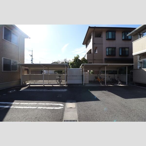 現地周辺 (駐輪場②)